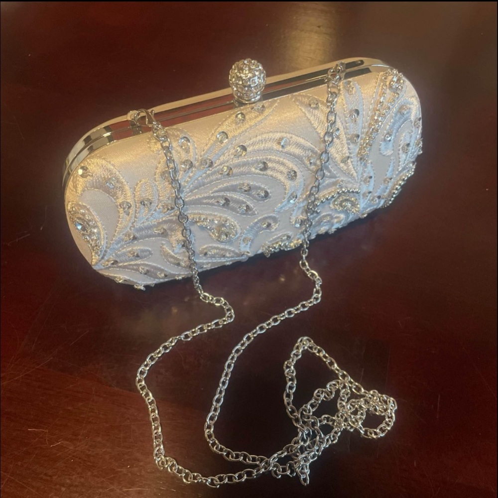 💥SOLD💥 💎 Satin sequinned and crystal purse/clutch NWOT